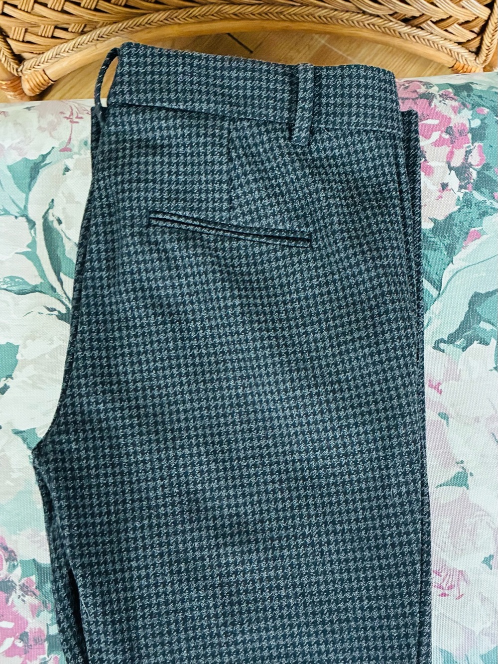 Ann Taylor Black & Gray Houndstooth Straight-Leg Pants
